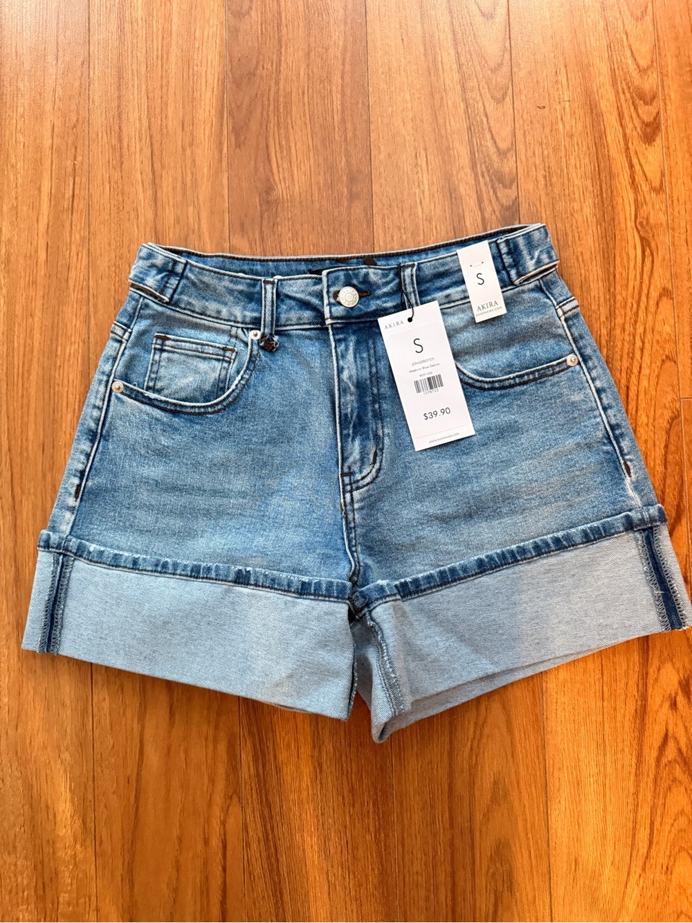 AKIRA Two-Tone Rolled Cuff Denim Shorts - Light Blue